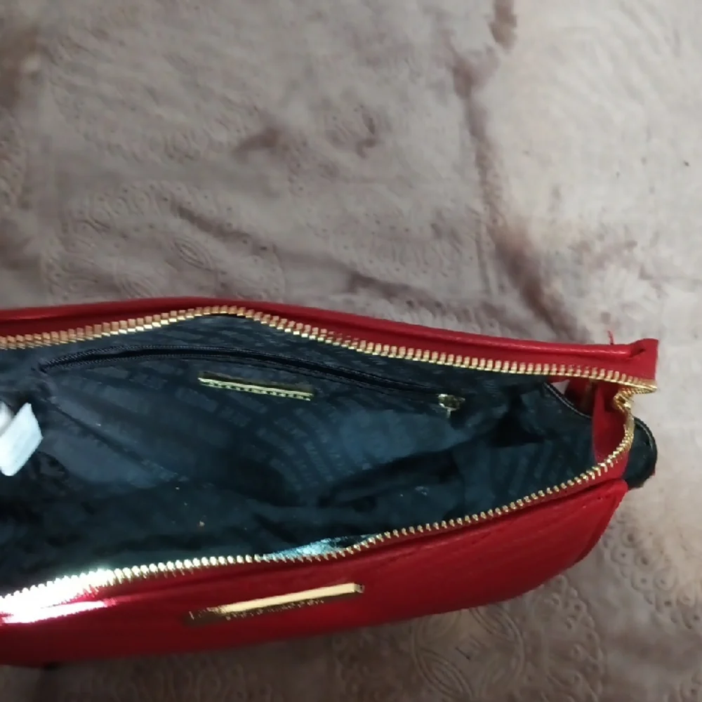 Steve Madden Red Chevron Crossbody Bag - Picture 7 of 9